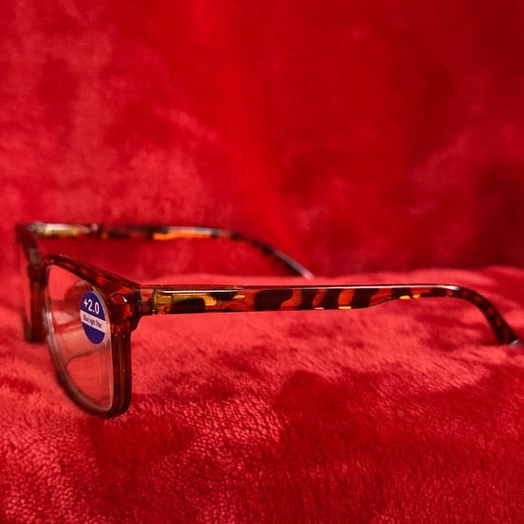 (3) Pairs of Readers + (1) Pair Reader Sunglasses +2.0 - Picture 8 of 16